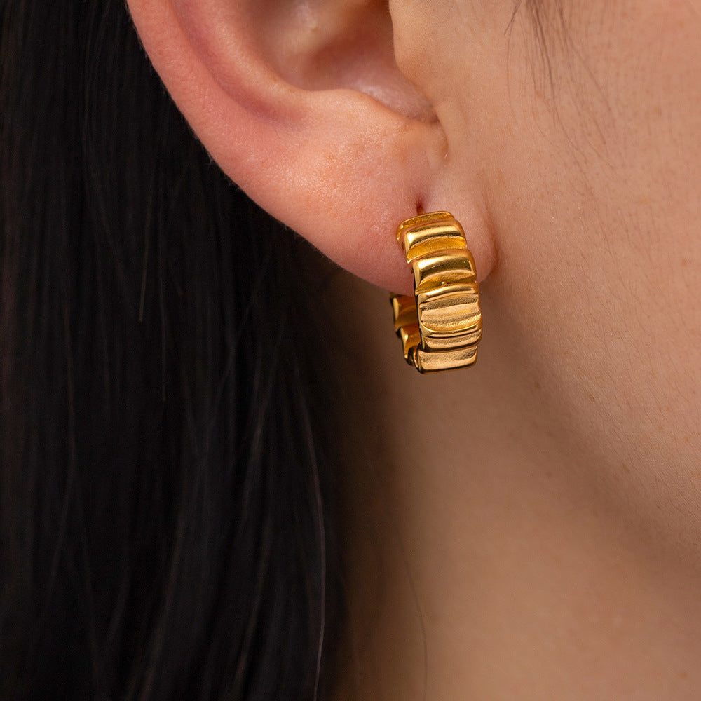 European And American Ins Online Celebrity Popular 18K Gold-Plated Pleated C-Shaped Earrings