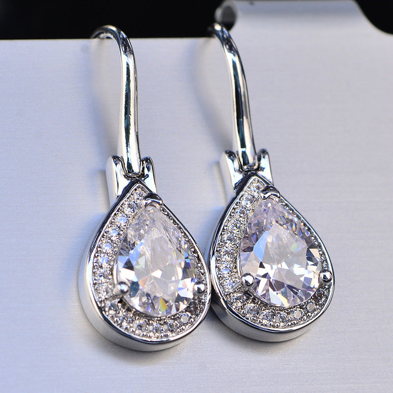 The Hot Drop-Shaped Zircon Diamond Earrings Are Versatile