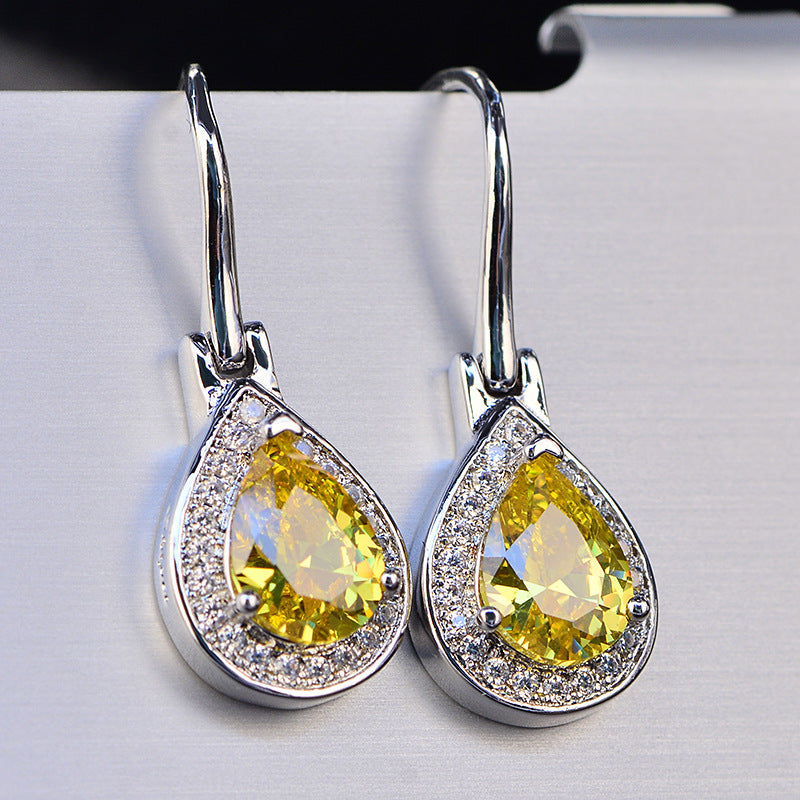 The Hot Drop-Shaped Zircon Diamond Earrings Are Versatile