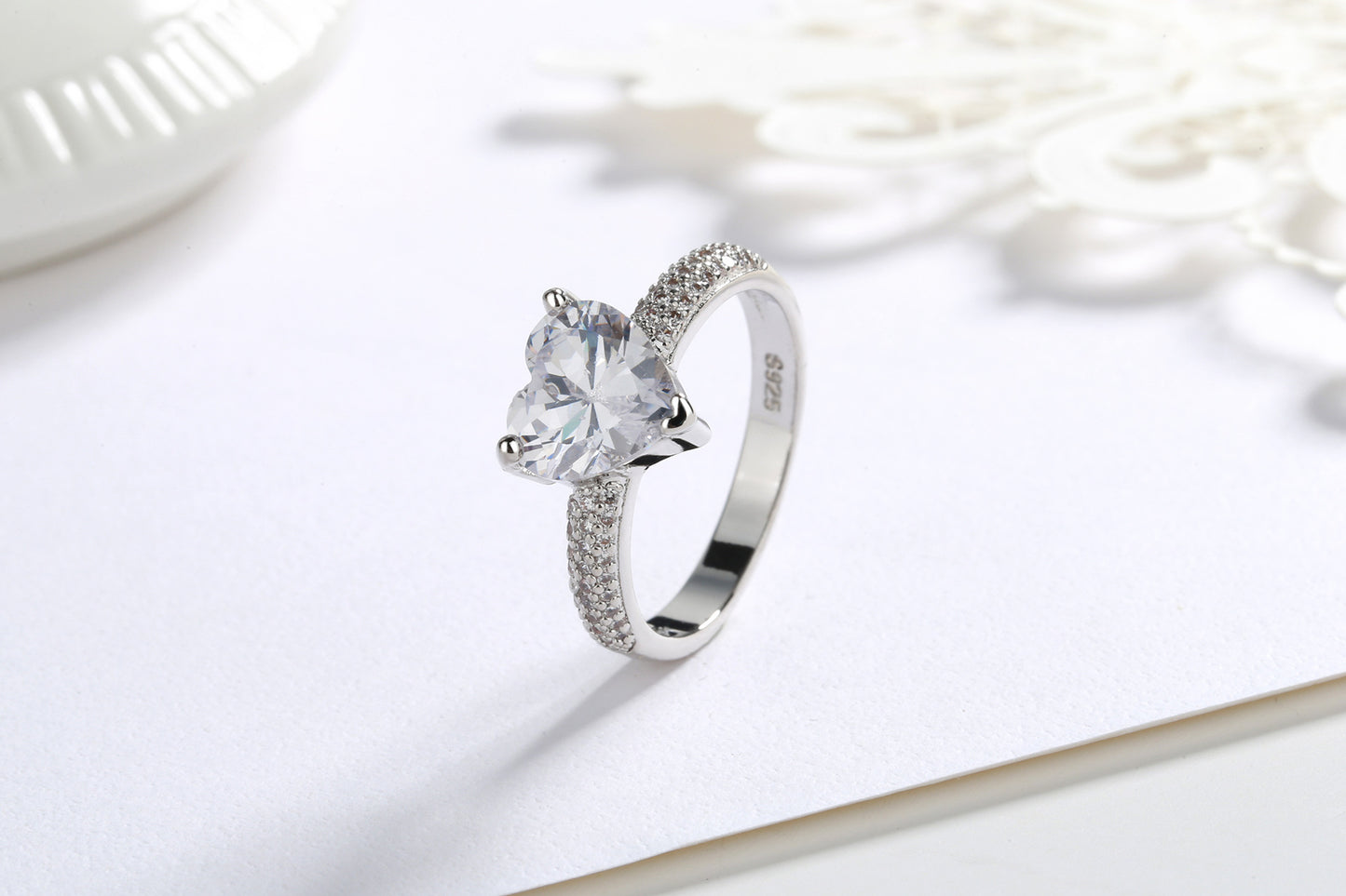 Heart-Shaped Zircon Ring White Gold-Plated Heart-Shaped Diamond Ring