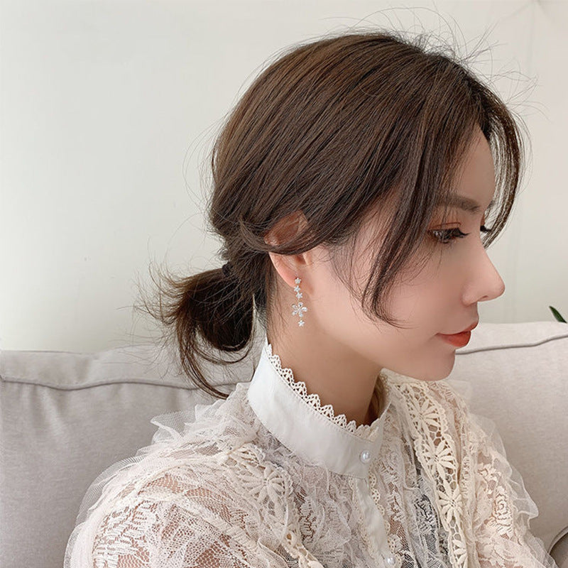 Korea Super Fairy Sweet 925 Silver Needle Rhinestone Flower Earrings Temperament Simple Long Earrings Lady Ear Jewelry Female