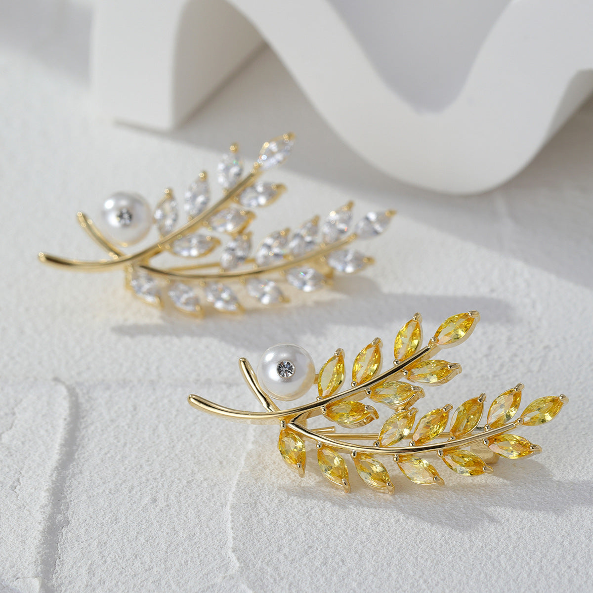 High-Grade Leaf Pearl Brooch For Women