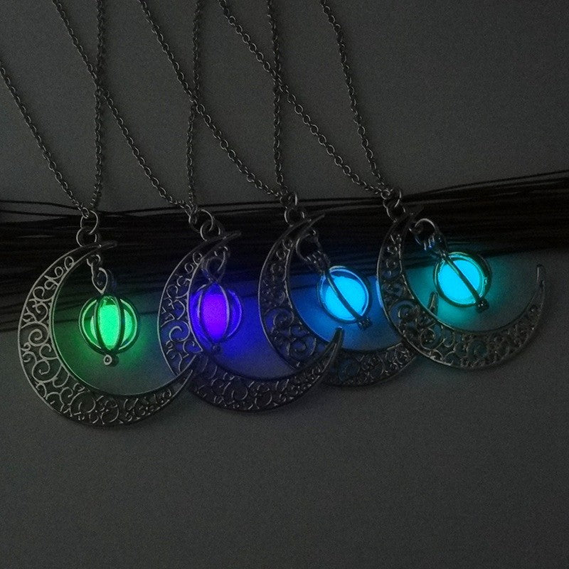 Fashion Moon Pendant Necklace With Natural Glowing Stone