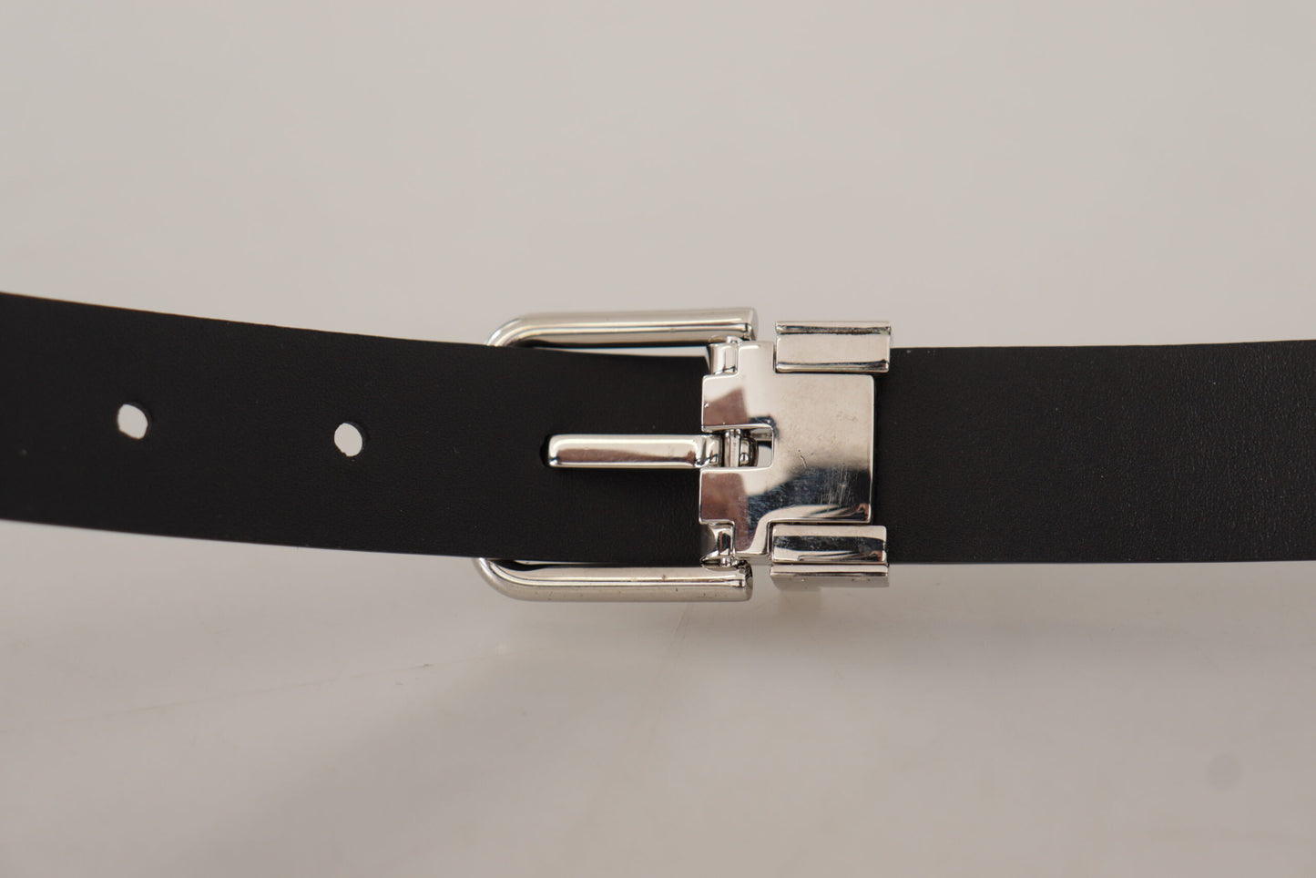 Dolce & Gabbana Elegant Leather Belt with Metal Buckle