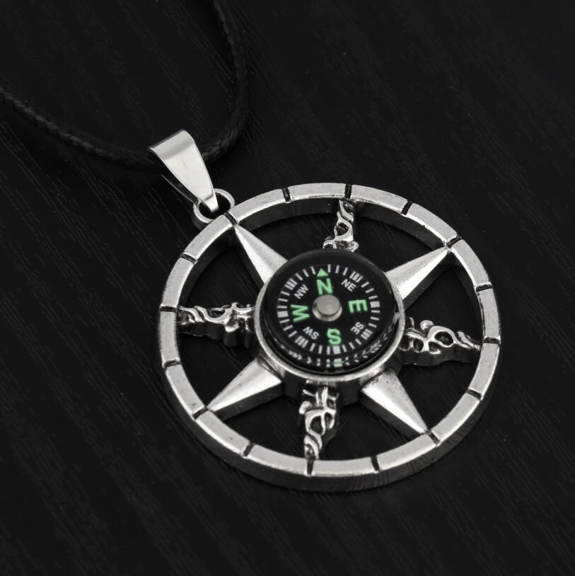 European And American Street Hipster Hiphop Necklace Male And Female Students Personality Compass Hip Hop Pendant Internet Celebrity Titanium Ornament