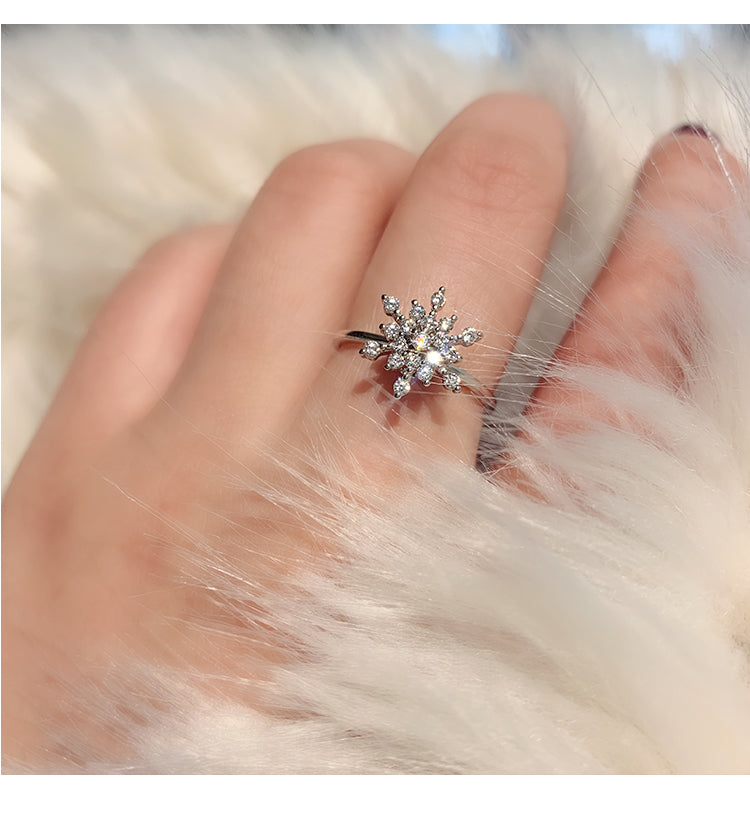 Net Celebrity With The Same Rotating Snowflake Ring Can Rotate