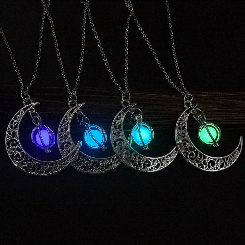 Fashion Moon Pendant Necklace With Natural Glowing Stone