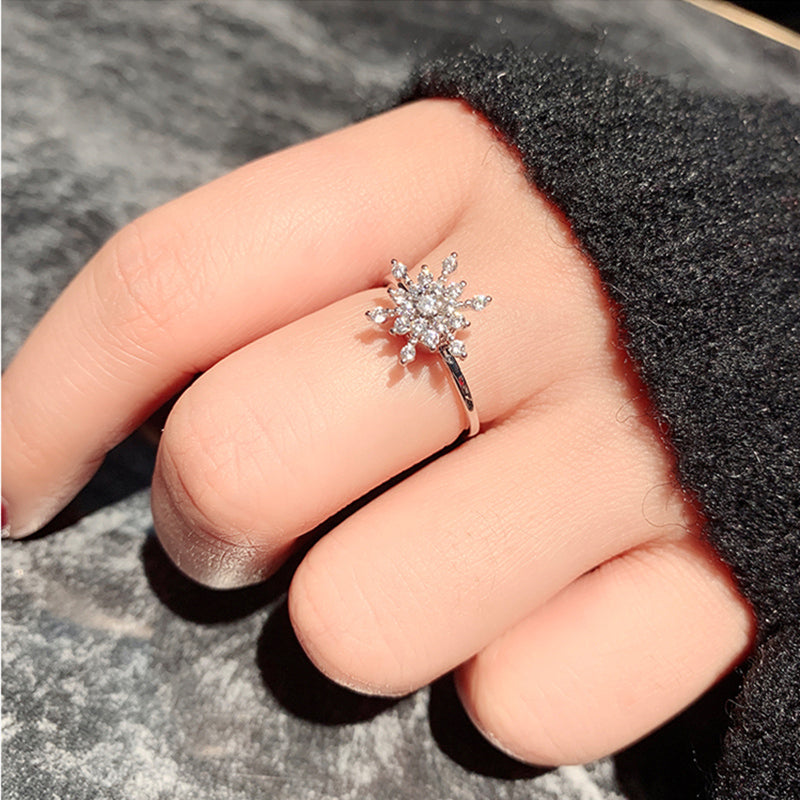 Net Celebrity With The Same Rotating Snowflake Ring Can Rotate