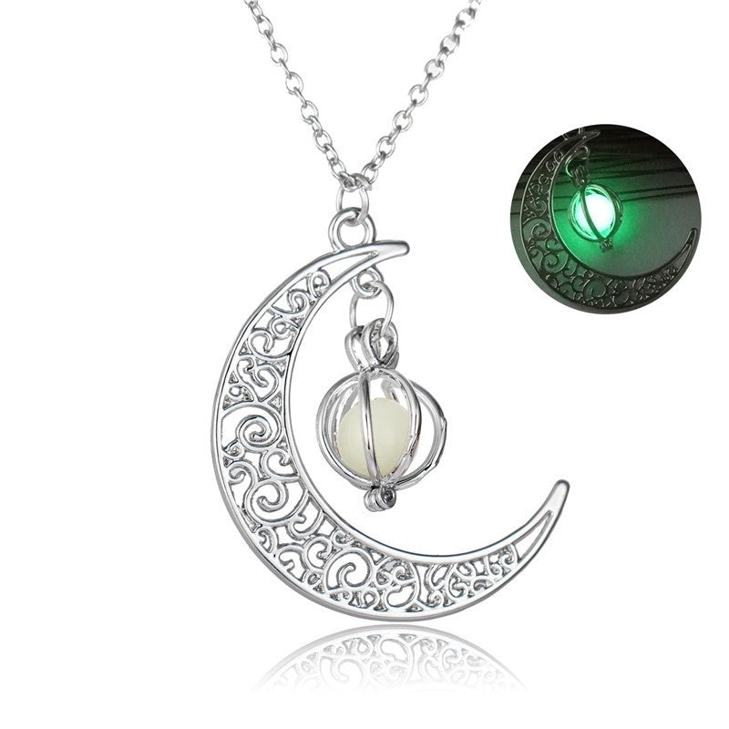 Fashion Moon Pendant Necklace With Natural Glowing Stone