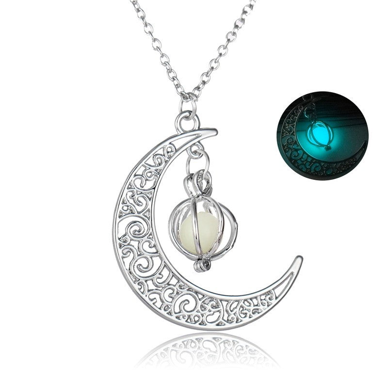 Fashion Moon Pendant Necklace With Natural Glowing Stone