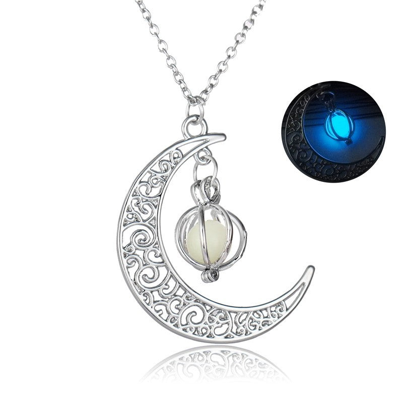 Fashion Moon Pendant Necklace With Natural Glowing Stone