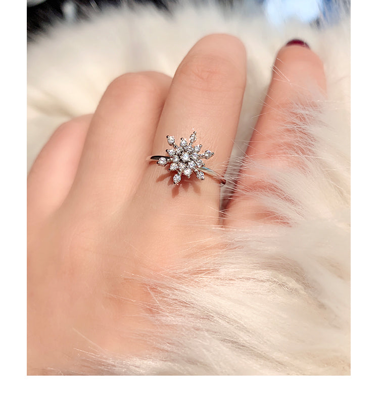 Net Celebrity With The Same Rotating Snowflake Ring Can Rotate