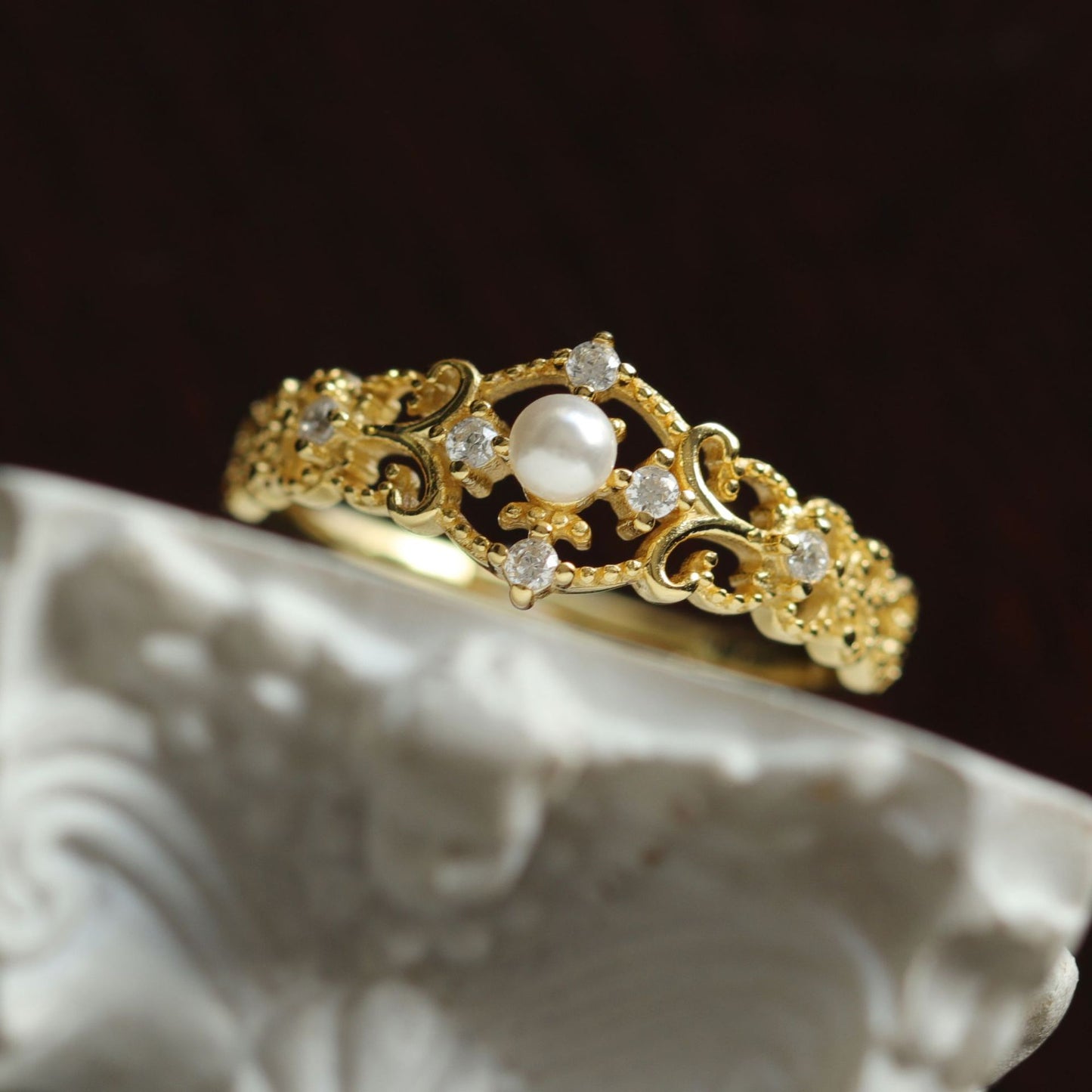 Women's Gold-Plated Antique Hollow Ring