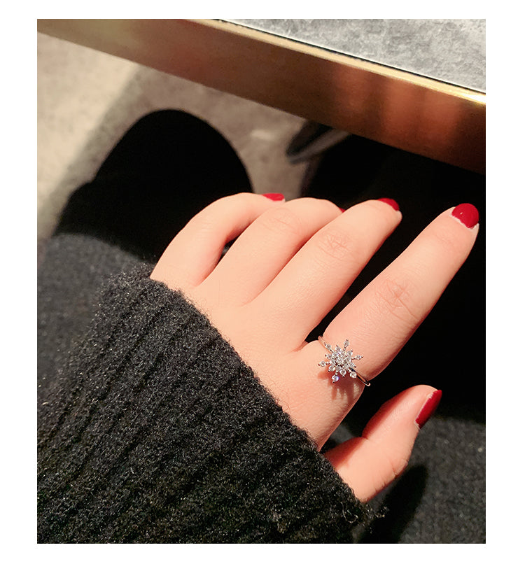 Net Celebrity With The Same Rotating Snowflake Ring Can Rotate