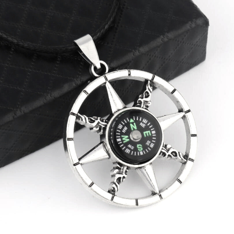 European And American Street Hipster Hiphop Necklace Male And Female Students Personality Compass Hip Hop Pendant Internet Celebrity Titanium Ornament