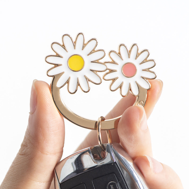 Small Daisy Alloy Car Keychain Bag Ornament