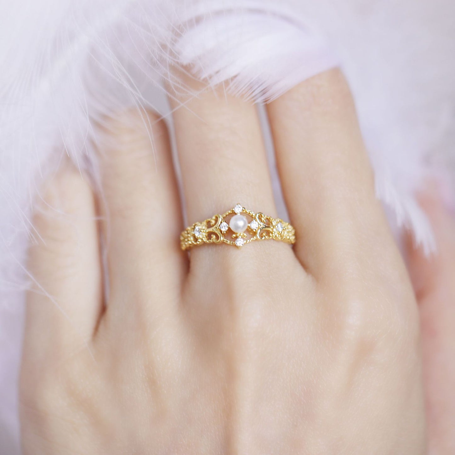 Women's Gold-Plated Antique Hollow Ring