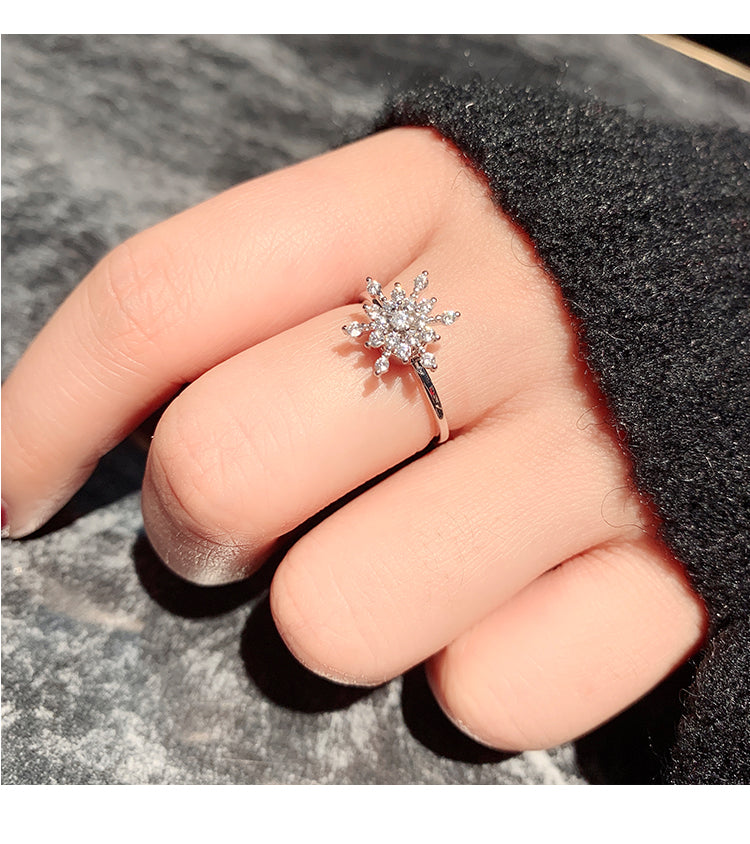 Net Celebrity With The Same Rotating Snowflake Ring Can Rotate